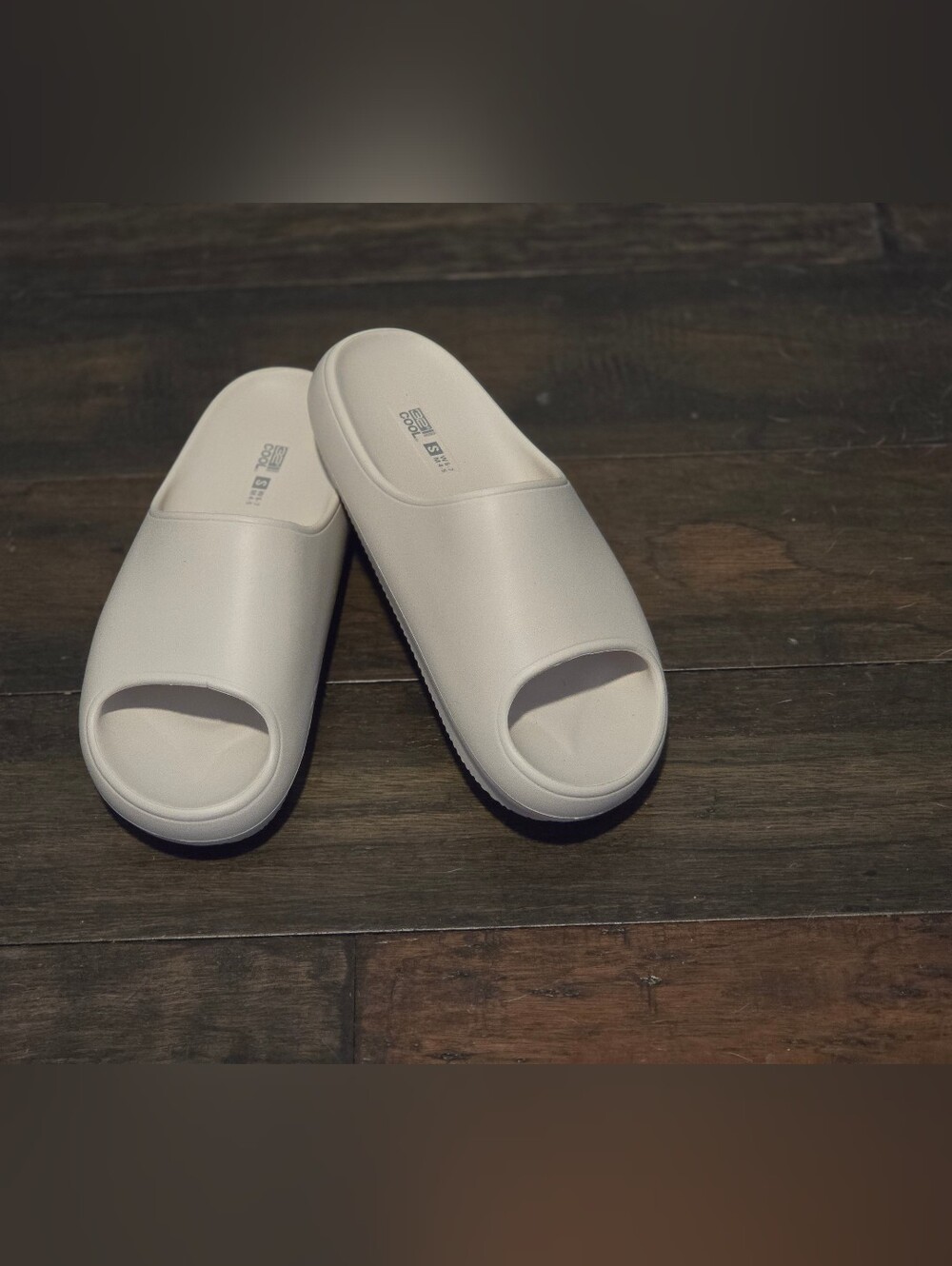 32 Degrees Cool Cushion Slides – White | New With Box SZ 6-7